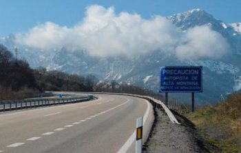 Señalización de Autopista de alta montaña